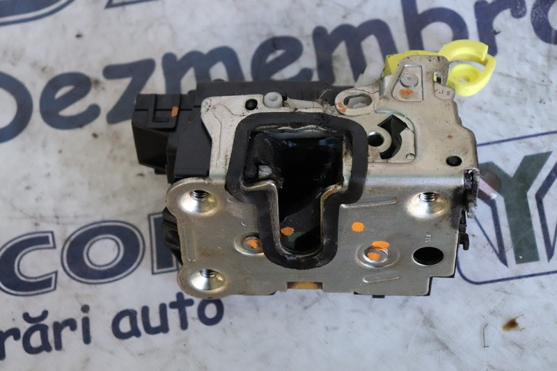 BROASCA USA DREAPTA SPATE DACIA DUSTER / AN 2015