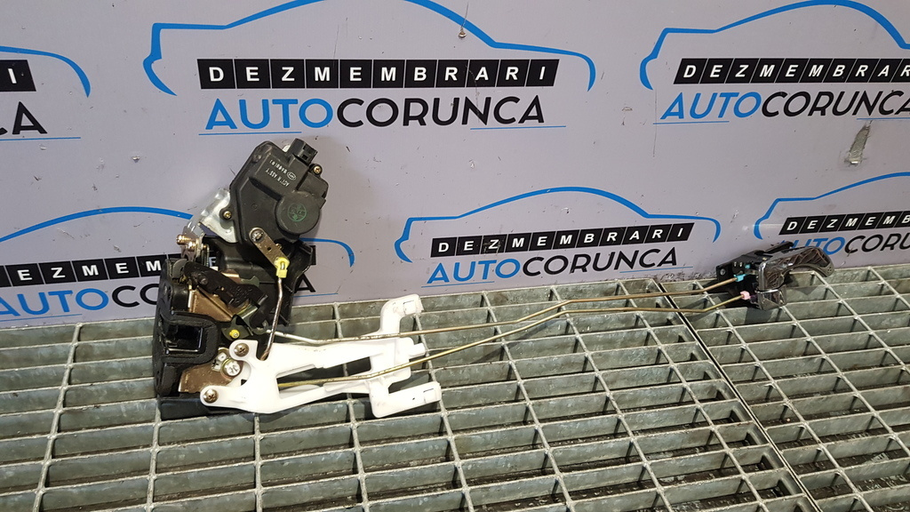 Broasca usa dreapta spate Hyundai Santa Fe 1 2000 - 2006 SUV 5 Usi
