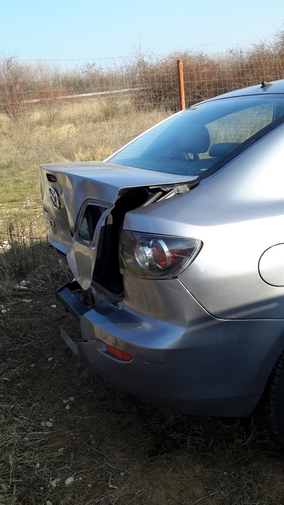 Broasca usa dreapta spate Mazda 3 2004 b