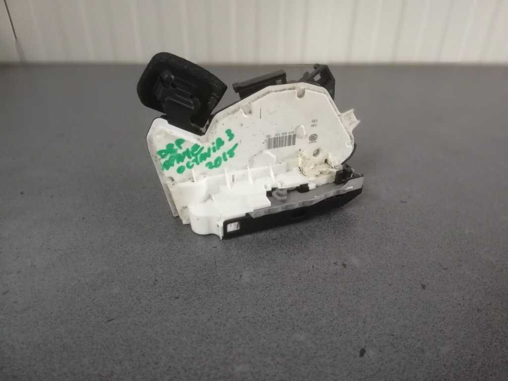 Broasca usa dreapta spate Skoda Octavia 3 Sedan cod 5E0839016 an 2013 2014 2015 2016