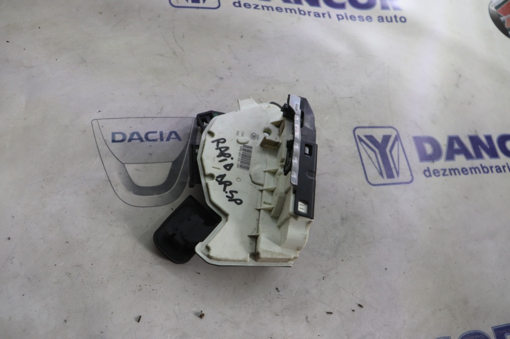 BROASCA USA DREAPTA SPATE SKODA RAPID AN 2015