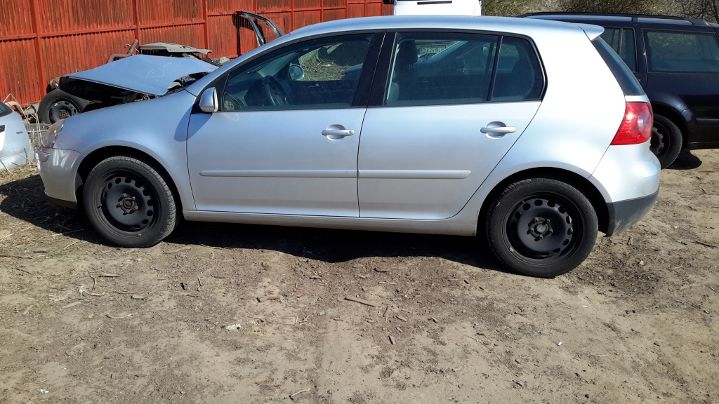 Broasca usa dreapta spate VW Golf 5 2004