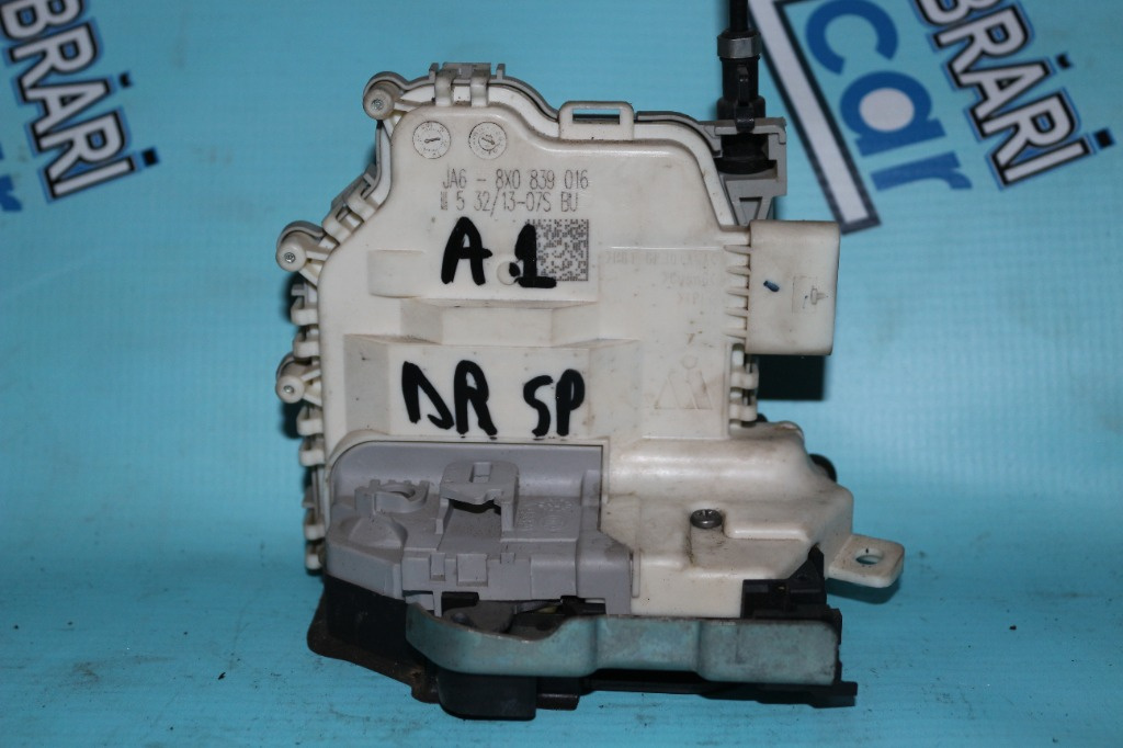 BROASCA USA SPATE DREAPTA AUDI A1 8x0839016