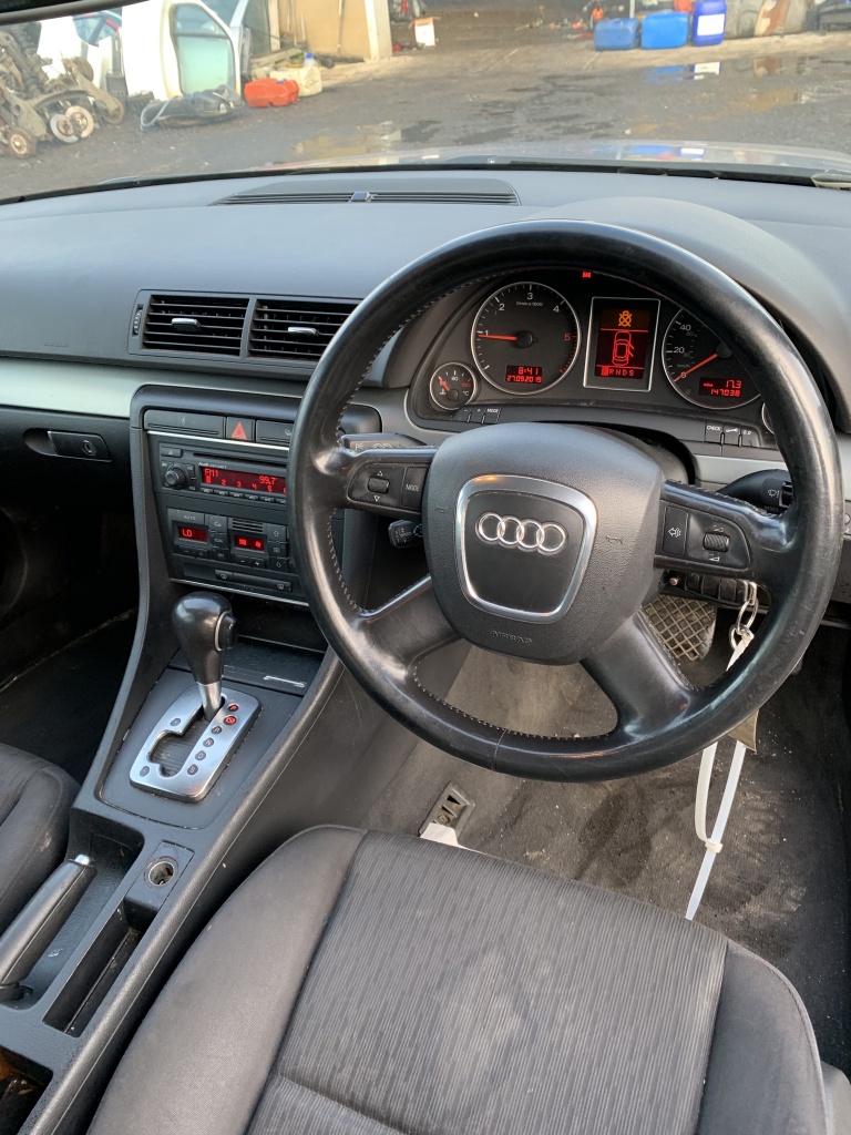 Broasca usa stanga fata Audi A4 B7 2005 
