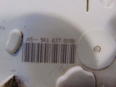 Broasca usa stanga fata avand codul original - 5K1837015B - pentru VW Golf 6 din 2009