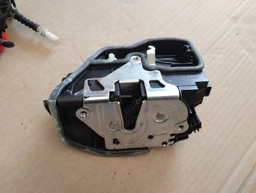 Broasca Usa Stanga fata BMW F30 / F31 de