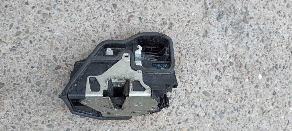 Broasca usa stanga fata BMW X1 E84, 7202143