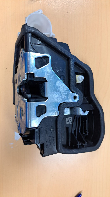 Broasca usa stanga fata BMW X4 F26 cod 7
