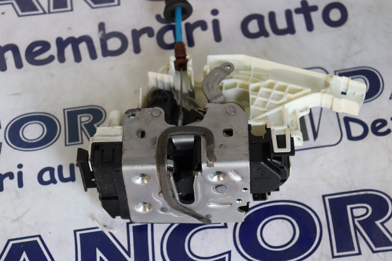 BROASCA USA STANGA FATA MERCEDES A-CLASS W176 / AN : 2014 / COD - A1667200135