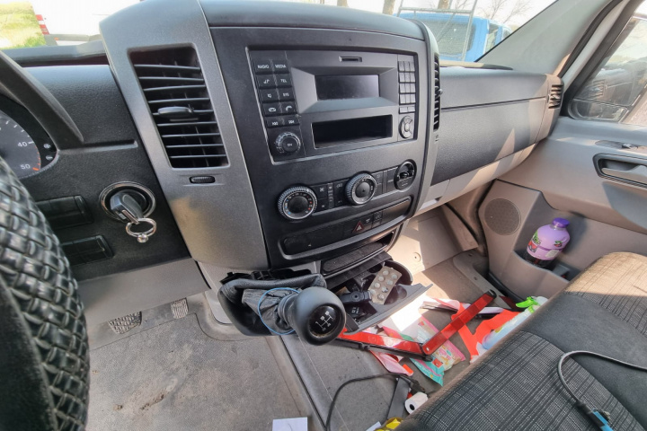 Broasca usa stanga fata Mercedes Sprinte
