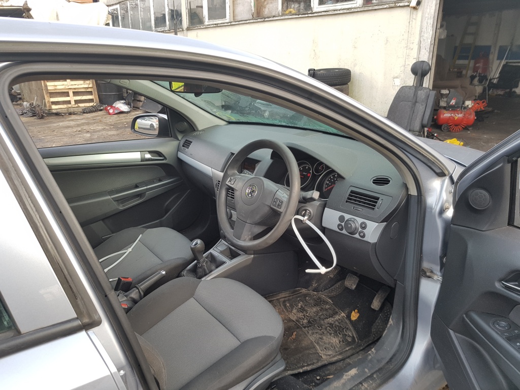 Broasca usa stanga fata Opel Astra H 200