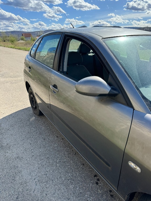 Broasca usa stanga fata Seat Ibiza 2001 