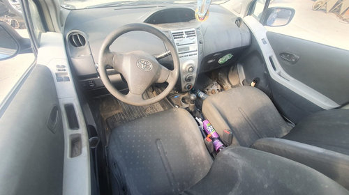 Broasca usa stanga fata Toyota Yaris 200