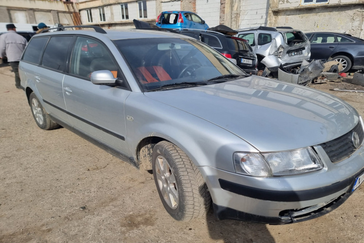 Broasca usa stanga fata Volkswagen Passa