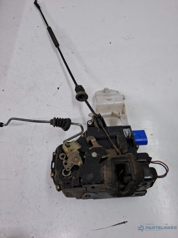 Broasca usa stanga fata VOLKSWAGEN POLO 
