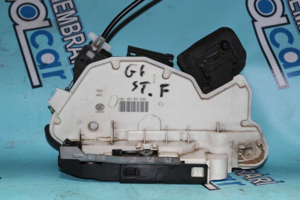 Broasca usa stanga fata Vw Golf 6 5k1837015E