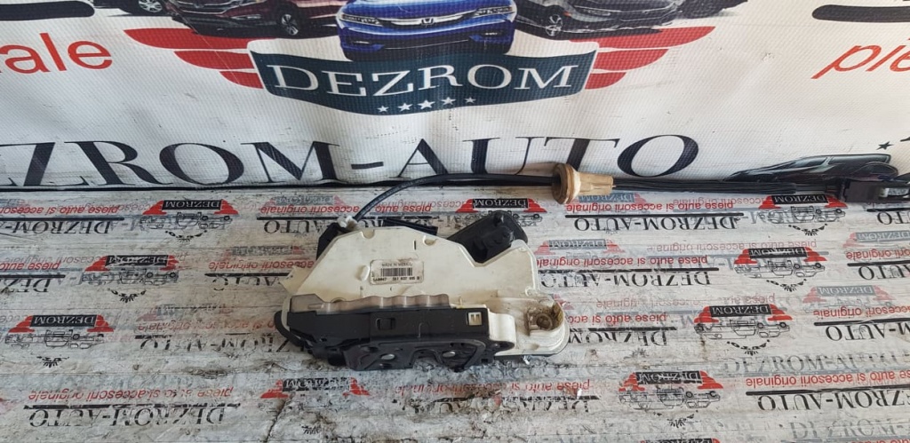 Broasca usa stanga fata VW Golf 6 cod piesa : 5k1837015b