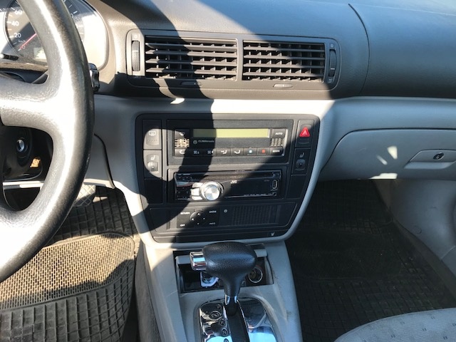 Broasca usa stanga fata VW Passat B5 199