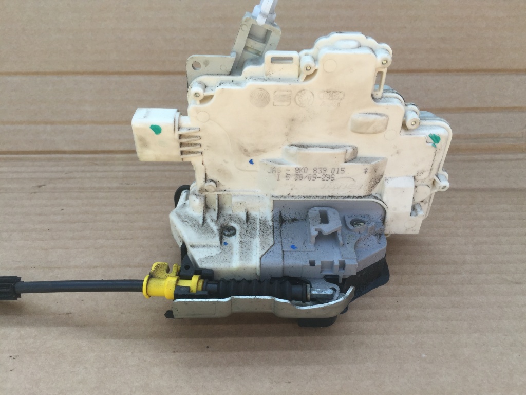 Broasca usa stanga spate 8 pini Audi A4 B8 (8K) Q5 8R cod 8K0839015