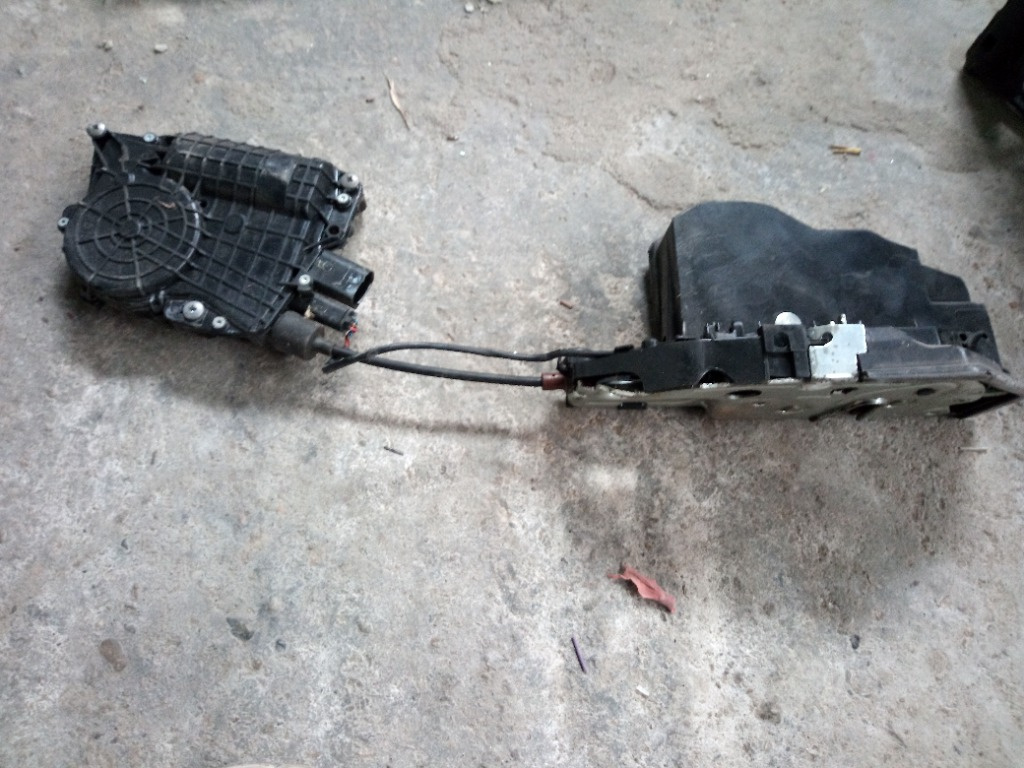 Broasca usa stanga spate cu soft-close BMW Seria 7 (2008->) [F01, F02, F03, F04] 7185687