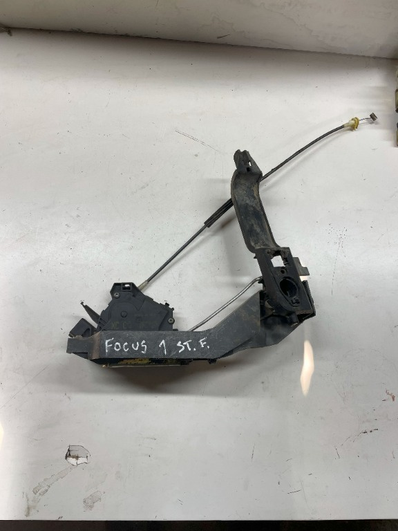 BROASCA USA STANGA SPATE FORD FOCUS 1