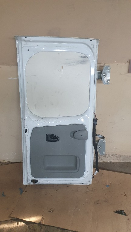 Broasca usa stanga spate Nissan Primastar 2.0 dCi an de fabricatie 2013