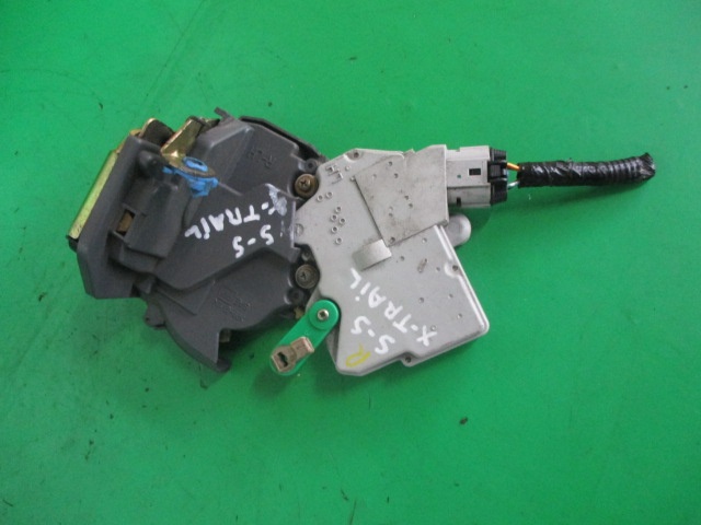 BROASCA USA STANGA SPATE NISSAN X-TRAIL FAB. 2001 - 2007 ⭐⭐⭐⭐⭐