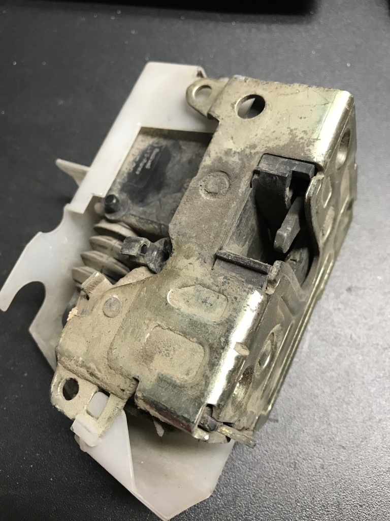 Broasca usa stanga spate Renault Clio 2 Symbol 2005