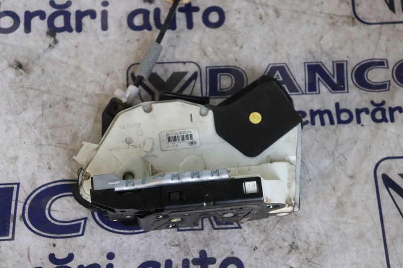 BROASCA USA STANGA SPATE SKODA RAPID / AN 2014 - COD 5E0839015