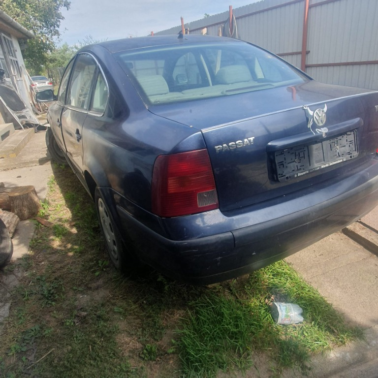 Broasca usa stanga spate Volkswagen Passat B5 2000