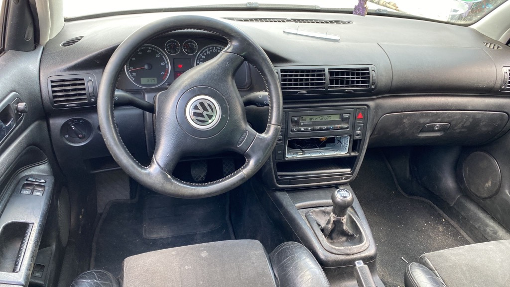 Broasca usa stanga spate Volkswagen Pass