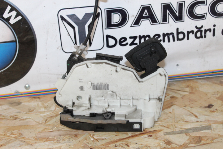 BROASCA USA STANGA SPATE Volkswagen Passat B8 - AN 2016