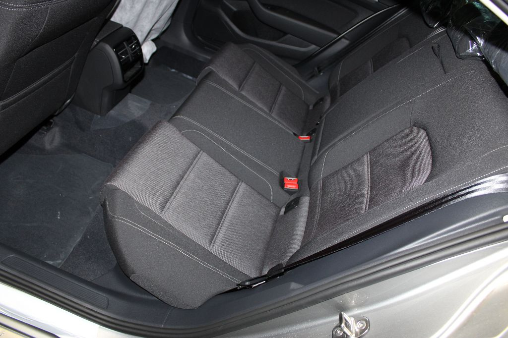 Broasca usa stanga spate Volkswagen Pass