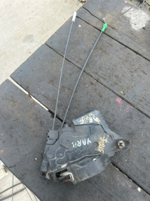 Broasca usa stanga Toyota Yaris 2005-2014