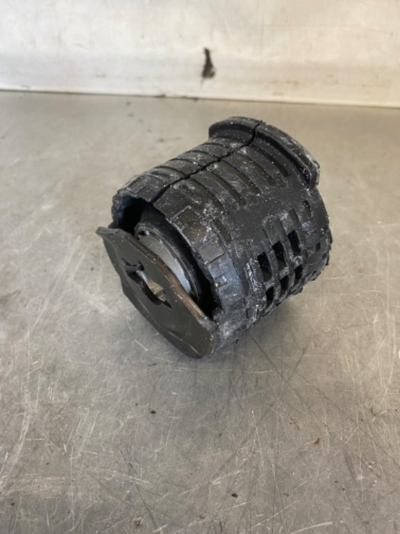 Bucșă suport axă, stânga / dreapta punte spate Volvo s60 v60 v60CC s90 v90 v90CC xc60 xc90 2014-2025