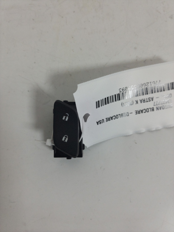 Butoane blocare -deblocare usa Opel Astra K an 2021 cod piesa 13437277