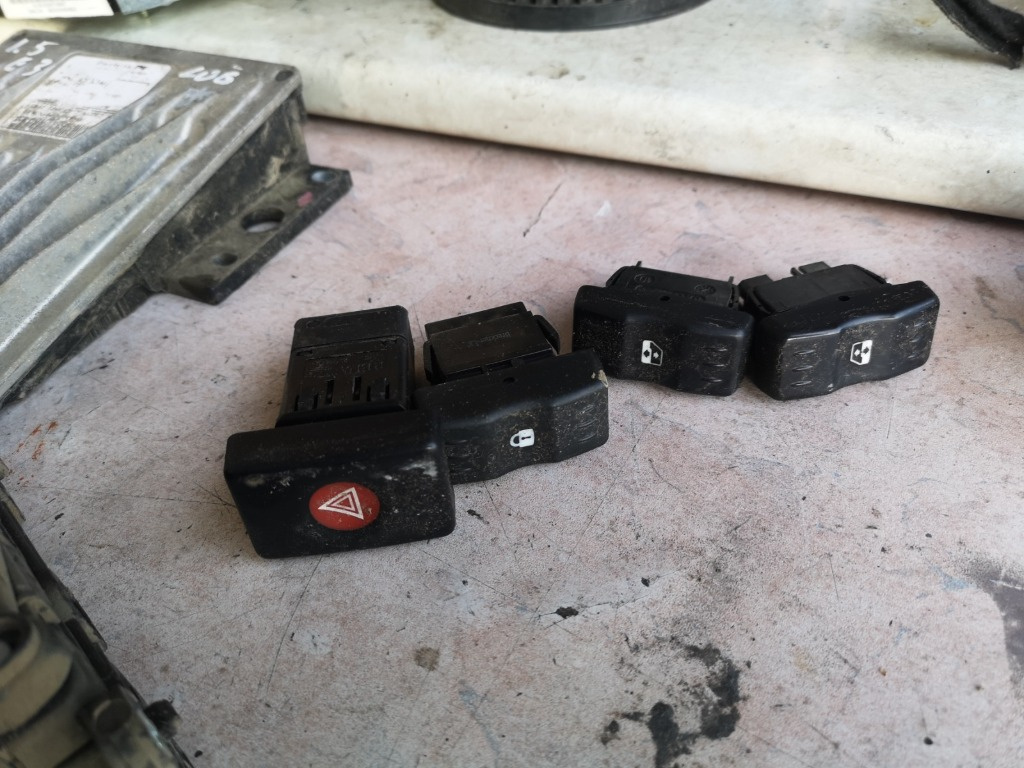 Butoane / buton geam blocare usi etc Dacia Logan 1