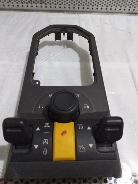 Butoane COMANDA Suspensie Si Tractiune LAND ROVER DISCOVERY 3 An2004 2009 CodYUD501230EUX