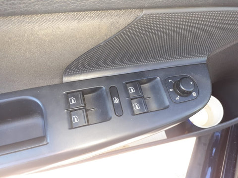 Butoane deschidere geamuri Volkswagen Golf 6 Variant 2010 1.6 TDI CAYC 105 CP