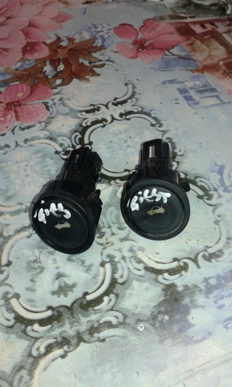 Butoane deschidere portbagaj Ford Fiesta Mk6,an 2002-2008