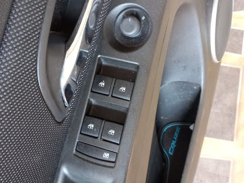 Butoane geam usa stanga fata Chevrolet Cruze 1.7 D Hatchback cod motor LUD an 2012