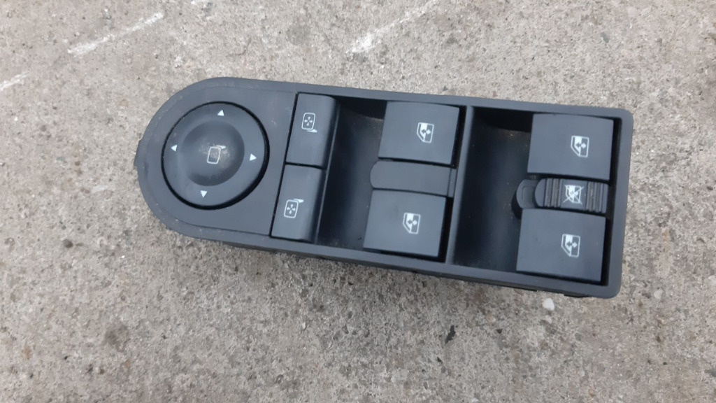 Butoane geamuri electrice fata sofer Opel Zafira B