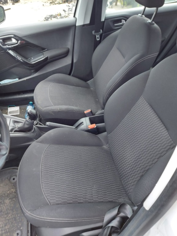 Butoane geamuri electrice Peugeot 208 2017 Hatchback 1.6 HDI DV6FE