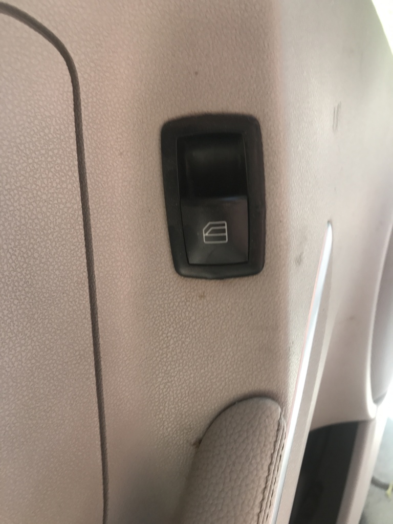 Butoane geamuri electrice stânga spate Mercedes m