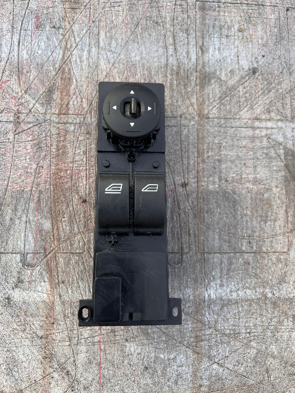 Butoane geamuri electrice stanga fata Ford Focus 2 Facelift 1.6 TDCI 74 kW 100 CP Euro 4 2009 - Cod 7M5T14
