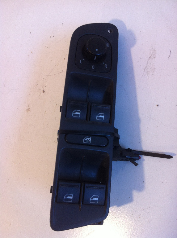 Butoane geamuri electrice usa stanga fata volkswagen tiguan 2007 - 2011 cod: 1ko959565k