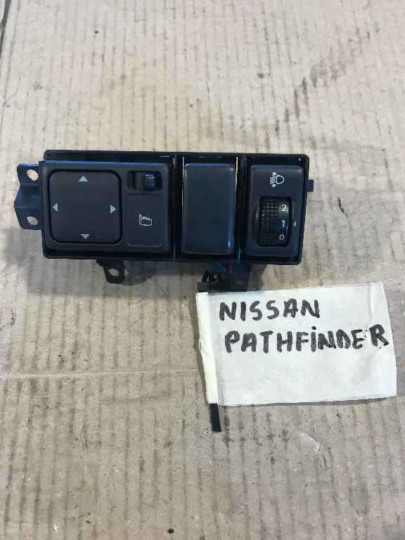 Butoane reglaj oglinzi cu reglaj faruri nissan pathfinder note 2004 - 2012