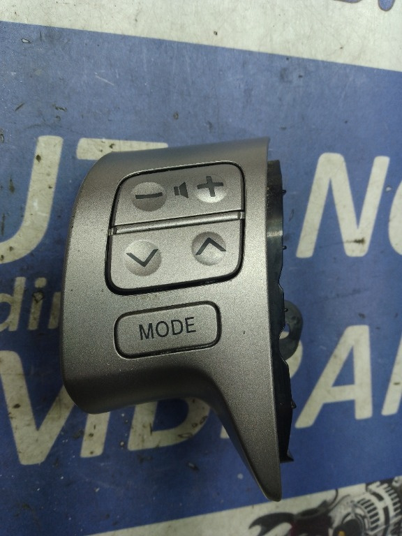 Butoane volum comenzi volan Toyota Auris
