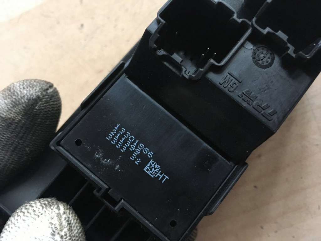 Buton actionare geam Opel Zafira C 13301