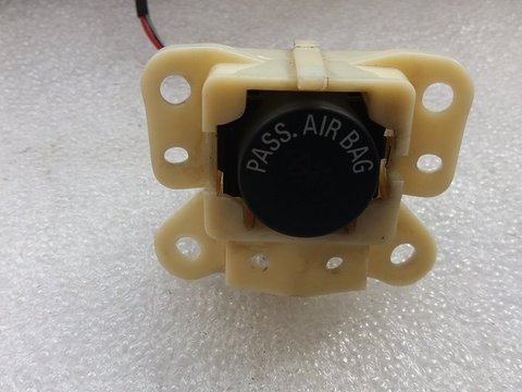 Buton airbag mitsubishi l200 2.5 d di-d 4d56u 2004-2015 8150a006